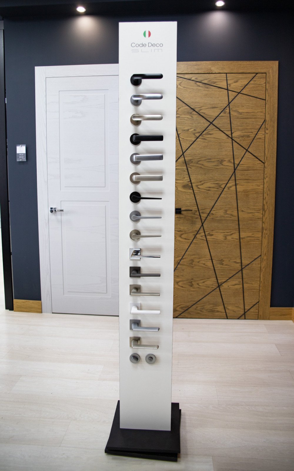 Напольный стенд двусторонний Code Deco SLIM (с продукцией)